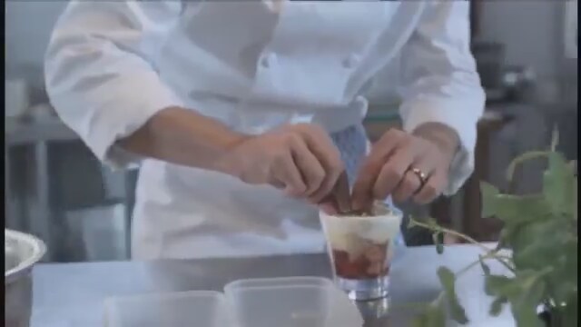 Love's Kitchen Fragman