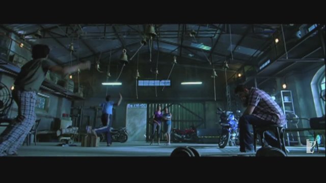 Lafangey Parindey Fragman