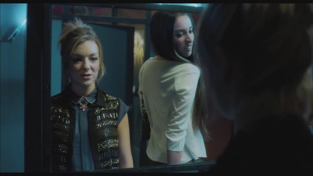 Powder Room (2013) fragmanı