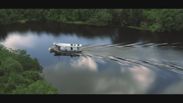 Un giorno devi andare Fragman