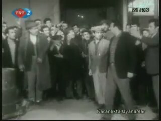 Karanlıkta Uyananlar Film Sahnesi