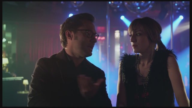 Extraños en la noche Fragman