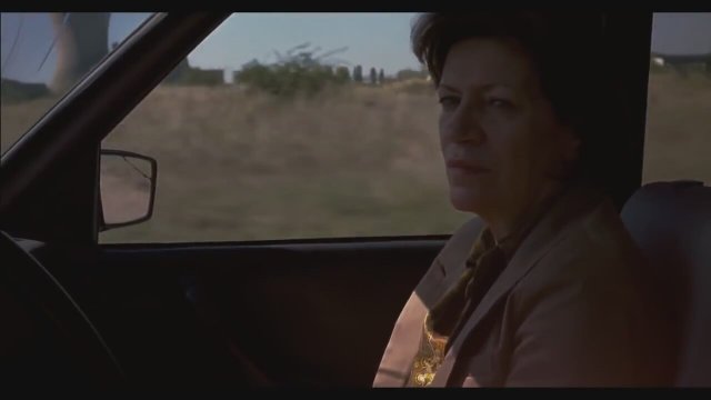 Sunt o baba comunista Fragman