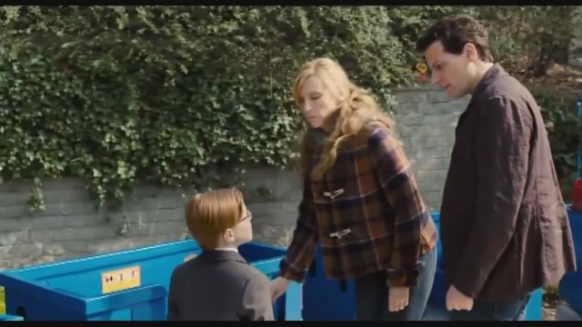 Foster (2011) fragmanı