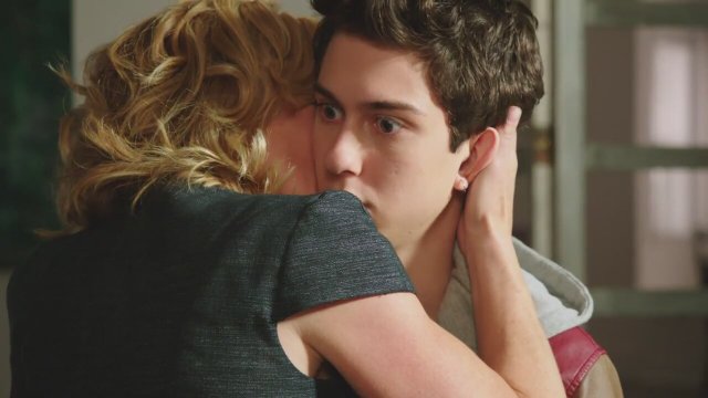 Behaving Badly Fragman 2