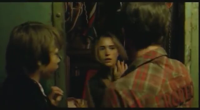 La Blonde Aux Seins Nus (2010) fragmanı