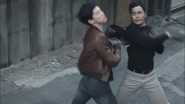 All Bark No Bite (2012) fragmanı