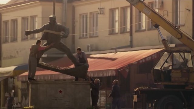 Spomenik Majklu Deksonu Fragman