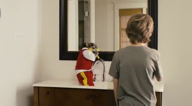 Monkey in the Middle (2014) fragmanı