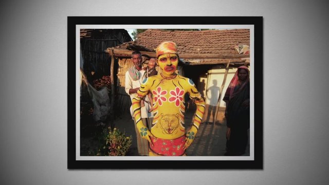 Monk With A Camera (2014) fragmanı