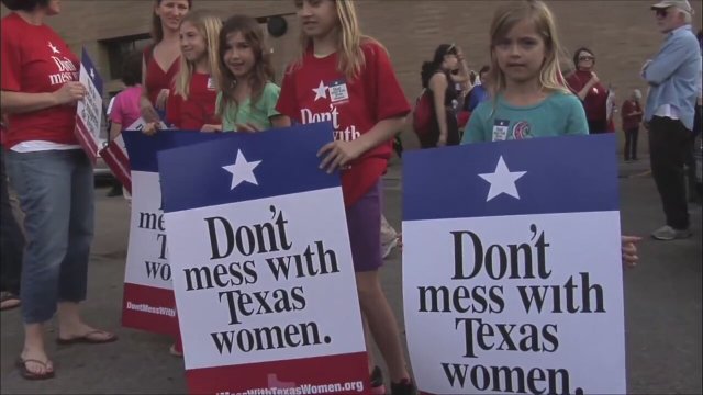 She's Beautiful When She's Angry (2014) fragmanı