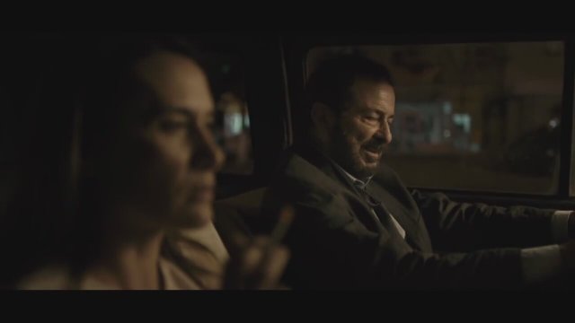 Anochece en la India (2014) fragmanı