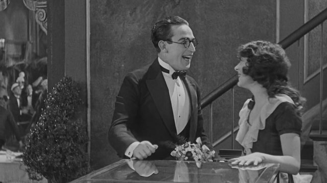 The Freshman (1925) Fragman